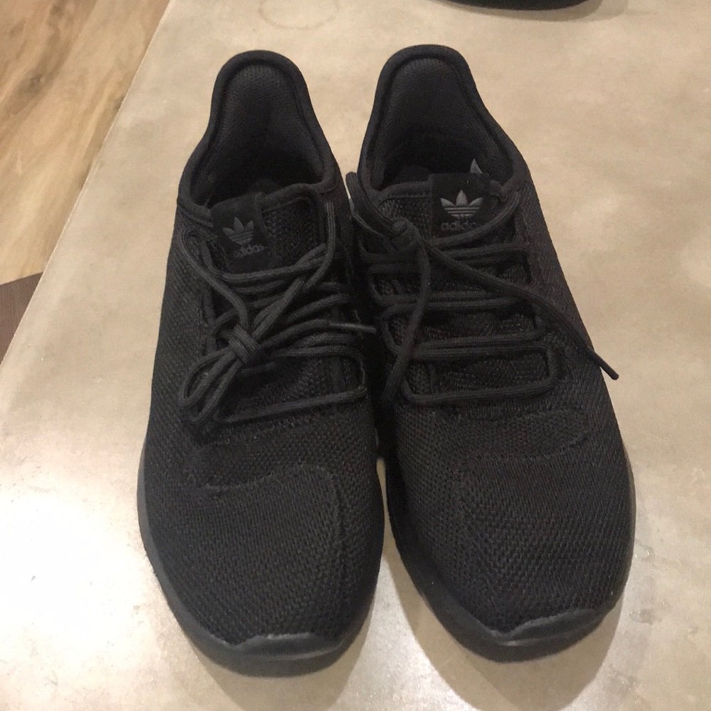 Men’s adidas tubular. Like new. Size 8. No marks